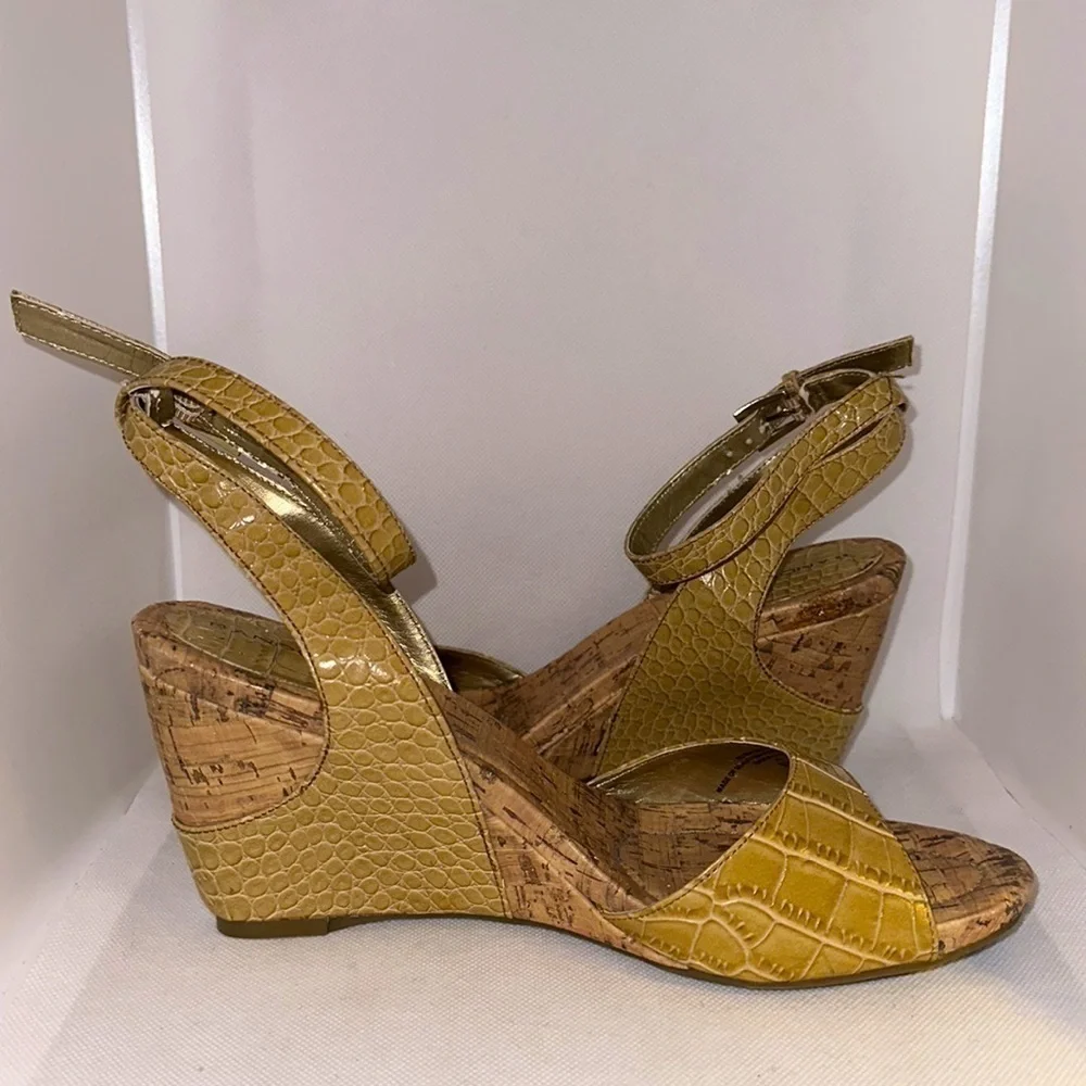 Bandolino Cork Wedge Heel Sandals Size 9.5M - EUC